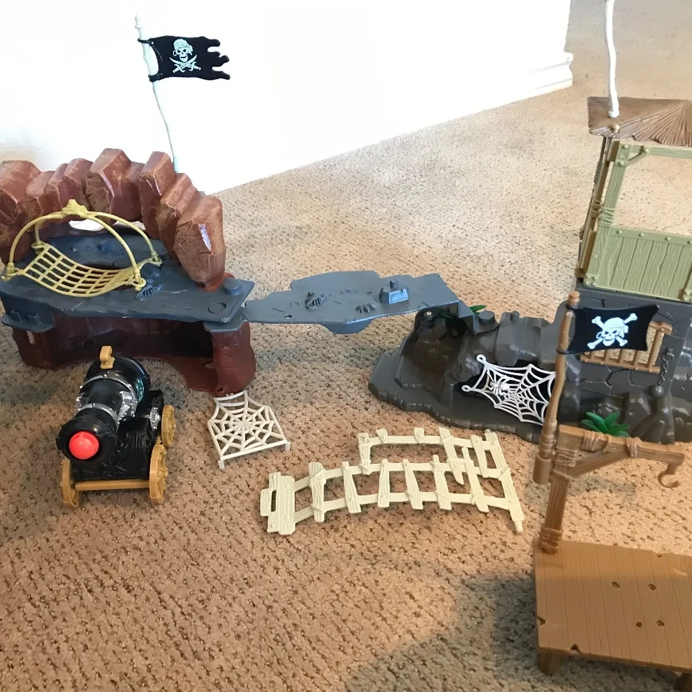 True Heroes Pirate Ship and Action Figure Toy Lot